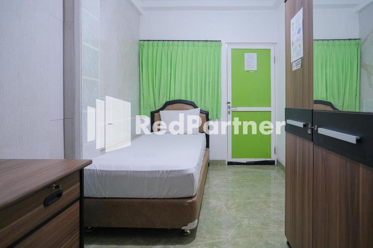 Pondok Hijau Syariah Mitra Reddoorz At Citraland Surabaya Buitenkant foto